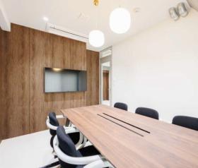 テレカンブース2室付き 会議室2部屋　執務室18席の居抜き賃貸オフィス物件(約30坪) ｜居抜きオフィス物件検索サイト【vivit-ビビット】（サムネイル3）