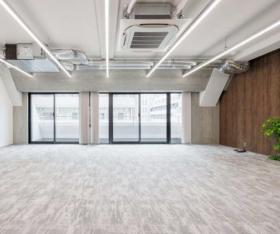 テレカンブース2室付き 会議室2部屋　執務室18席の居抜き賃貸オフィス物件(約30坪) ｜居抜きオフィス物件検索サイト【vivit-ビビット】（サムネイル5）