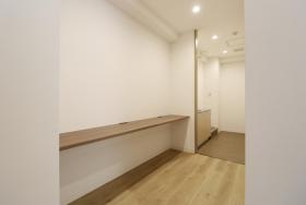 会議室造作済み！おしゃれオフィスの居抜き賃貸オフィス物件(約25坪) ｜居抜きオフィス物件検索サイト【vivit-ビビット】（サムネイル5）