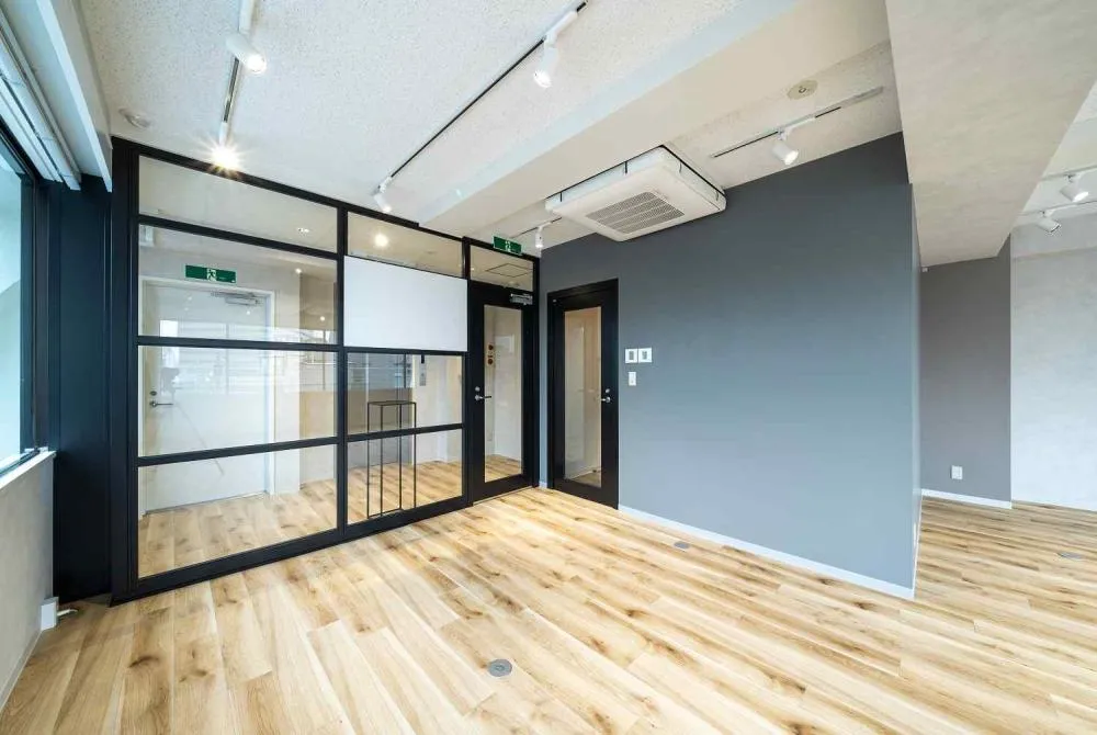 使いやすいレイアウト 10名前後で利用可の居抜き賃貸オフィス物件(約20坪) ｜居抜きオフィス物件検索サイト【vivit-ビビット】（4）