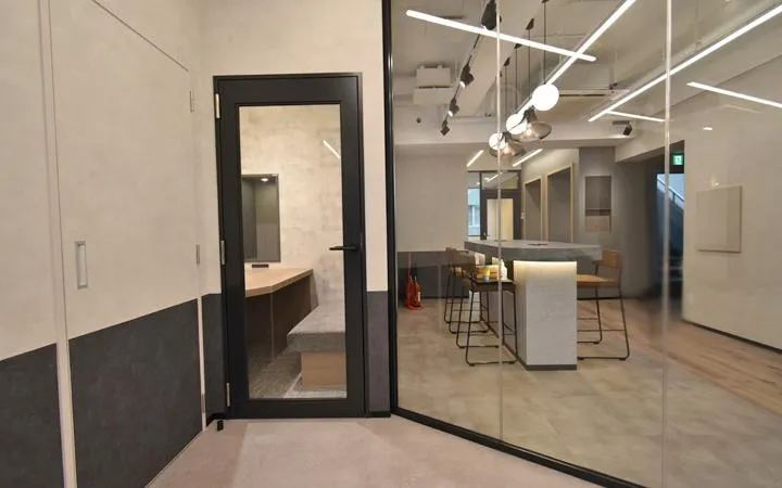 会議室2部屋あり！ おしゃれなラウンジあり！！の居抜き賃貸オフィス物件(約35坪) ｜居抜きオフィス物件検索サイト【vivit-ビビット】（5）