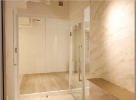 会議室（什器付き） 男女別トイレ完備の居抜き賃貸オフィス物件(約20坪) ｜居抜きオフィス物件検索サイト【vivit-ビビット】（サムネイル4）