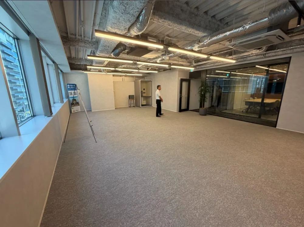 会議室2室付きの内装で20名の業務開始をスムーズにの居抜き賃貸オフィス物件(約45坪) ｜居抜きオフィス物件検索サイト【vivit-ビビット】（4）