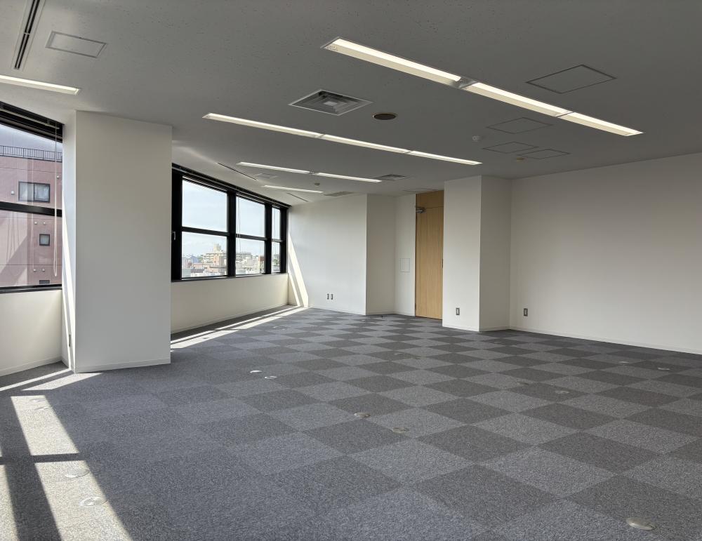 来客対応まで整う会議室付き空間の居抜き賃貸オフィス物件(約35坪) ｜居抜きオフィス物件検索サイト【vivit-ビビット】（3）