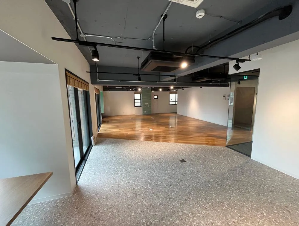 会議室2室とブースを備えた20名規模の拠点にの居抜き賃貸オフィス物件(約40坪) ｜居抜きオフィス物件検索サイト【vivit-ビビット】（3）