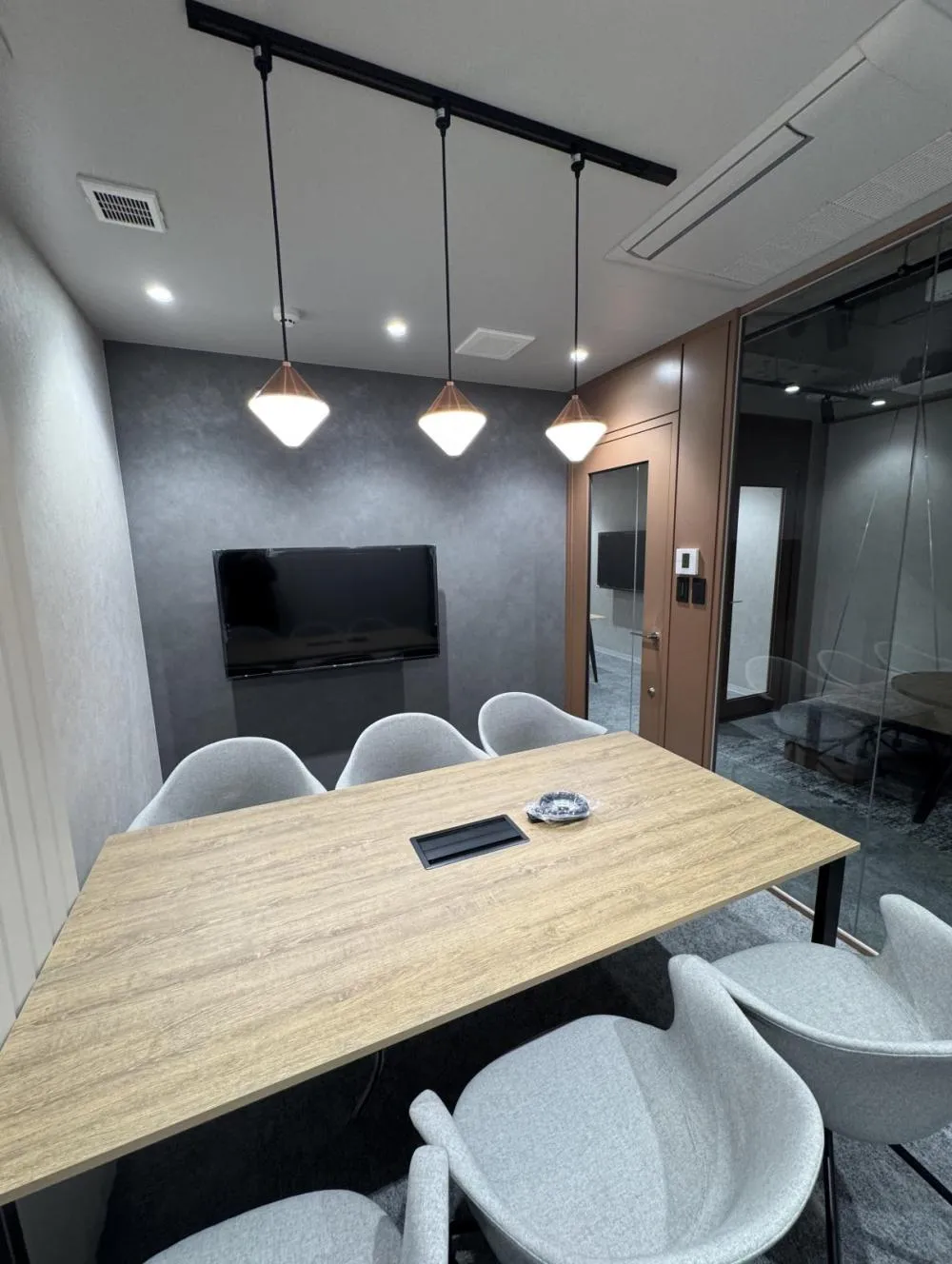 成長企業の運用を見据えた、無駄のないレイアウトの居抜き賃貸オフィス物件(約45坪) ｜居抜きオフィス物件検索サイト【vivit-ビビット】（6）