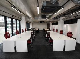 会議室も来客対応も整う赤坂のフルセットアップの居抜き賃貸オフィス物件(約65坪) ｜居抜きオフィス物件検索サイト【vivit-ビビット】（サムネイル1）