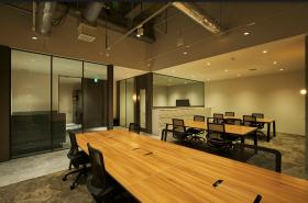 共用ラウンジ付き！西新宿のフルセットアップオフィスの居抜き賃貸オフィス物件(約25坪) ｜居抜きオフィス物件検索サイト【vivit-ビビット】（サムネイル3）