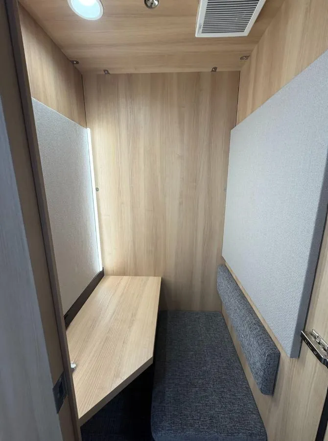 商談と執務が交差する成長企業向け空間の居抜き賃貸オフィス物件(約55坪) ｜居抜きオフィス物件検索サイト【vivit-ビビット】（8）