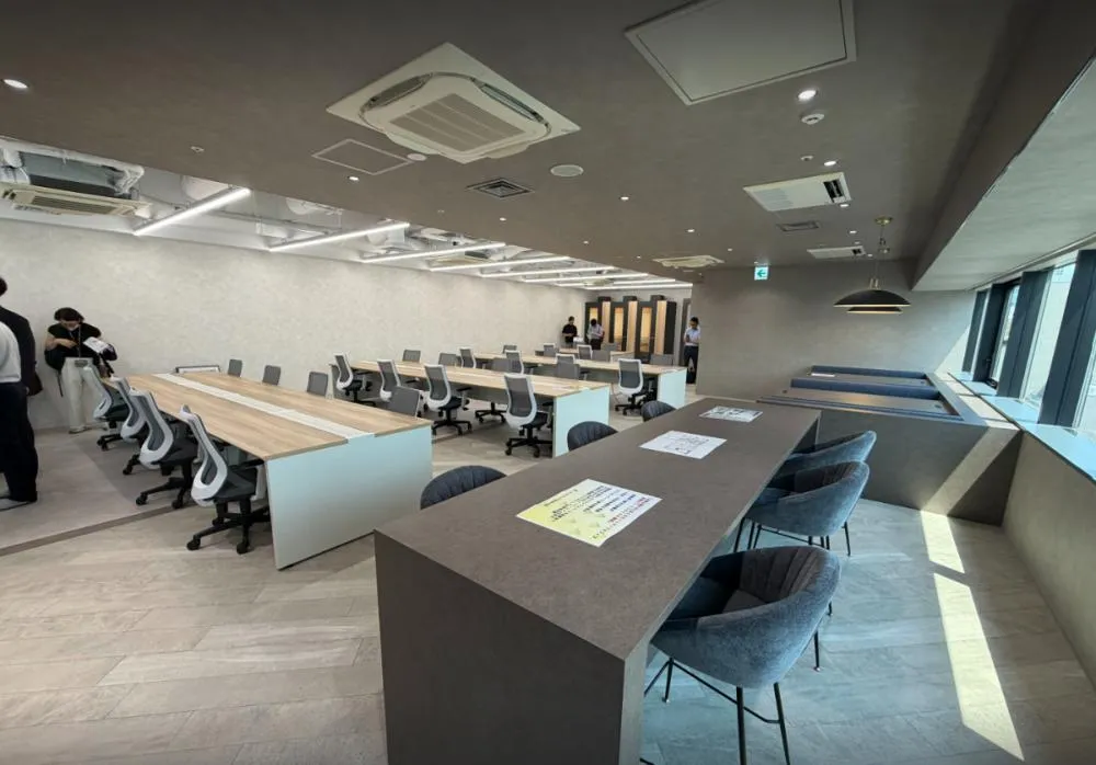 会議もWeb商談も滞らない5つの専用空間の居抜き賃貸オフィス物件(約55坪) ｜居抜きオフィス物件検索サイト【vivit-ビビット】（4）
