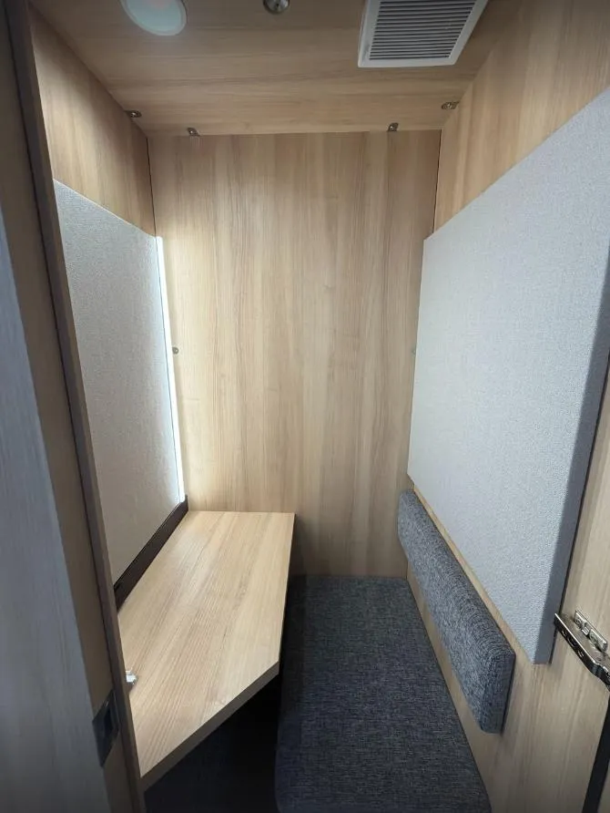 会議もWeb商談も滞らない5つの専用空間の居抜き賃貸オフィス物件(約55坪) ｜居抜きオフィス物件検索サイト【vivit-ビビット】（9）