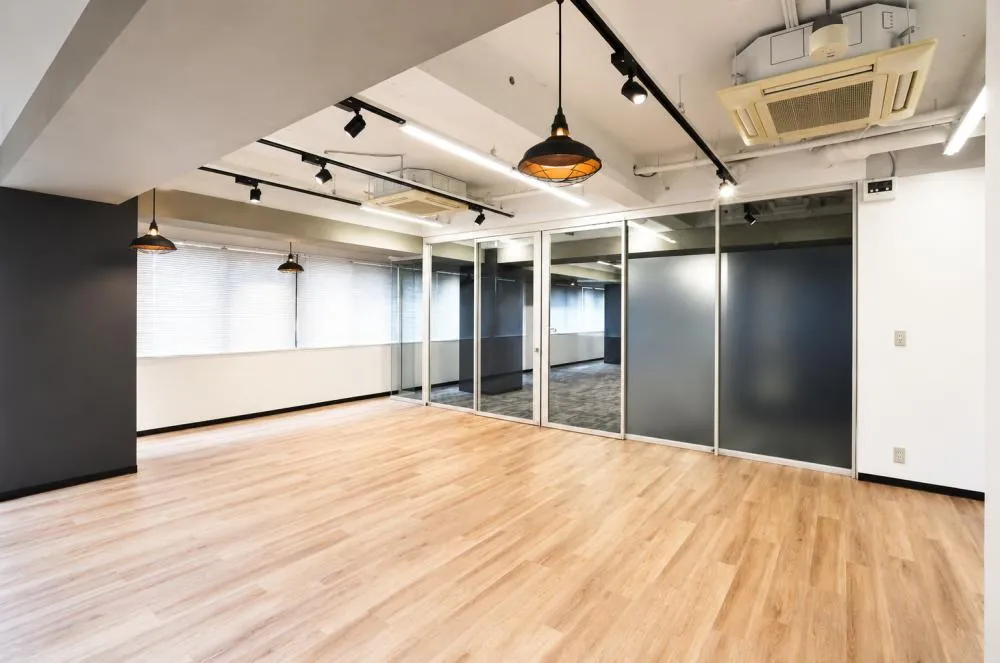 茅場町、会議室2つ付きで自由度が高いセットアップの居抜き賃貸オフィス物件(約50坪) ｜居抜きオフィス物件検索サイト【vivit-ビビット】（5）