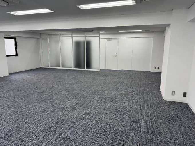 来客と執務を分けやすいレイアウトのセットアップ！の居抜き賃貸オフィス物件(約35坪) ｜居抜きオフィス物件検索サイト【vivit-ビビット】（3）