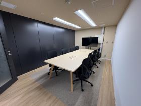 御堂筋沿／視認性高／シンプルな内装の居抜き賃貸オフィス物件(約65坪) ｜居抜きオフィス物件検索サイト【vivit-ビビット】（サムネイル4）