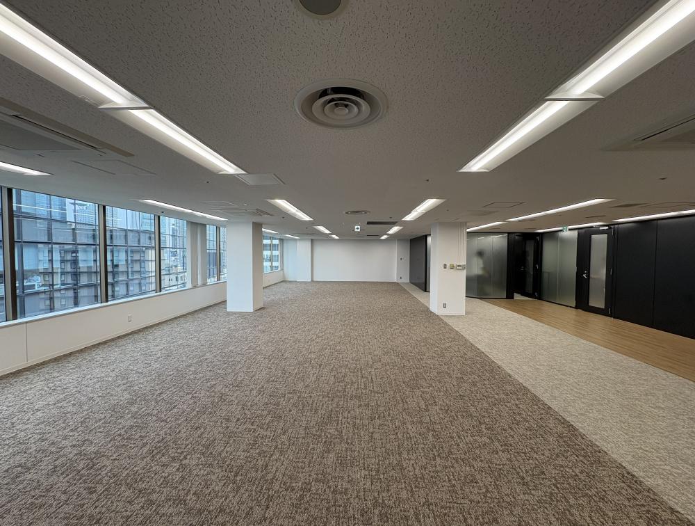 御堂筋沿／視認性高／シンプルな内装の居抜き賃貸オフィス物件(約65坪) ｜居抜きオフィス物件検索サイト【vivit-ビビット】（5）