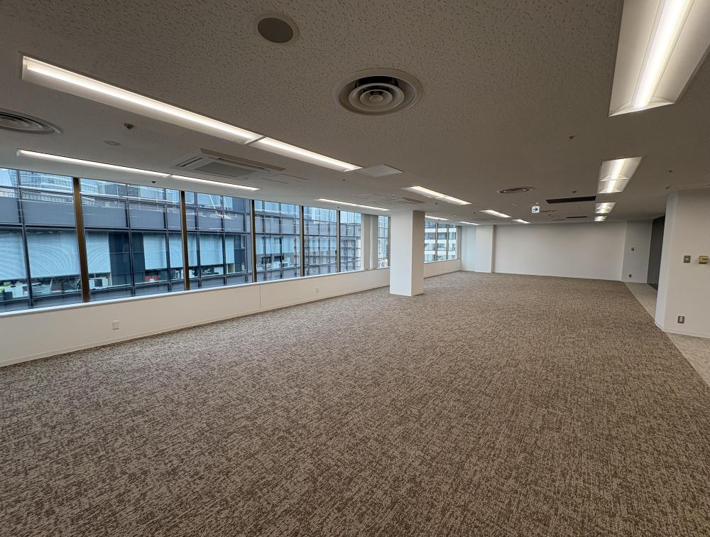 御堂筋沿／視認性高／シンプルな内装の居抜き賃貸オフィス物件(約65坪) ｜居抜きオフィス物件検索サイト【vivit-ビビット】（7）