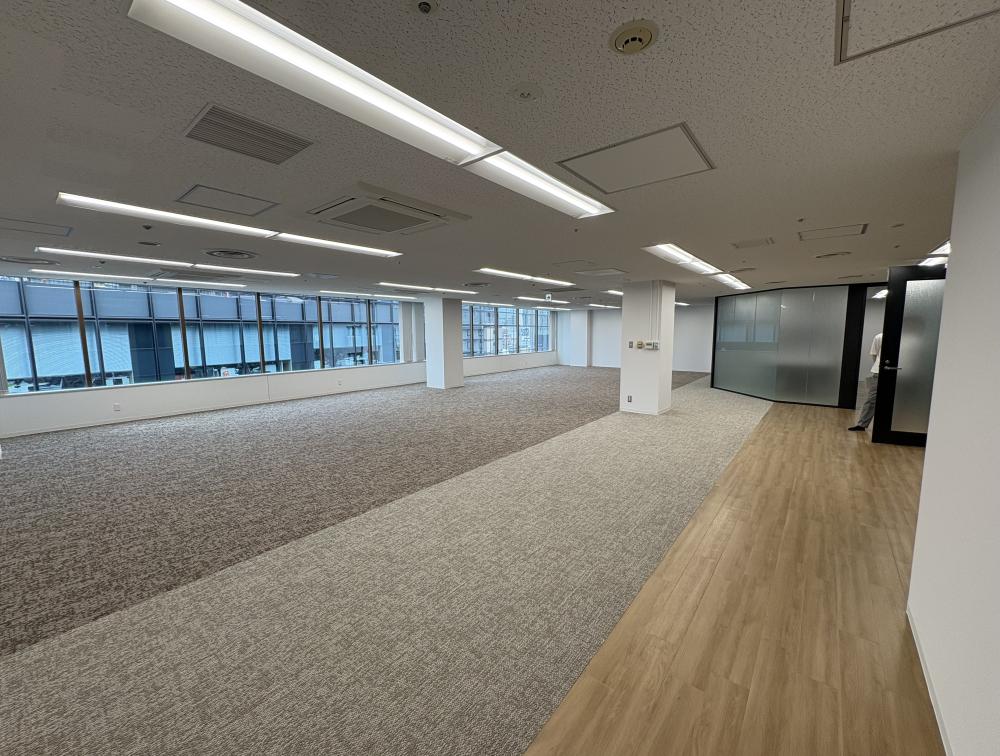 御堂筋沿／視認性高／シンプルな内装の居抜き賃貸オフィス物件(約65坪) ｜居抜きオフィス物件検索サイト【vivit-ビビット】（8）