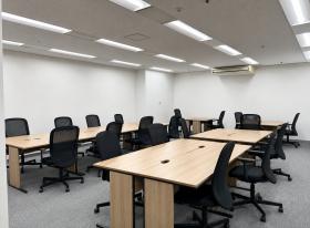 新橋駅徒歩1分、初期費用を抑えたオフィスの居抜き賃貸オフィス物件(約20坪) ｜居抜きオフィス物件検索サイト【vivit-ビビット】（サムネイル1）