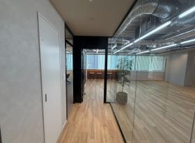 10名用会議室を備えた16名規模の内装付きオフィスの居抜き賃貸オフィス物件(約35坪) ｜居抜きオフィス物件検索サイト【vivit-ビビット】（サムネイル6）