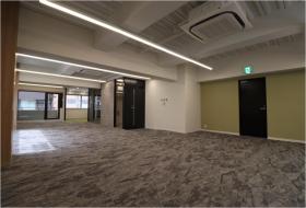 東京都千代田区神田美倉町 約40坪の居抜き賃貸オフィス物件(約40坪) ｜居抜きオフィス物件検索サイト【vivit-ビビット】（サムネイル1）