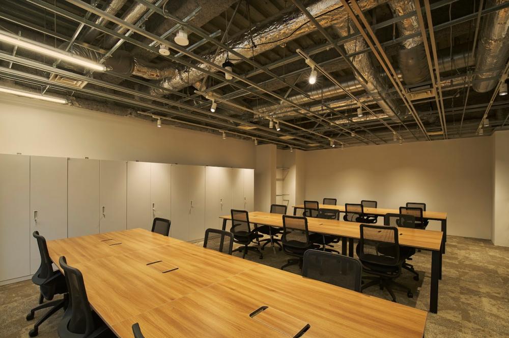 西新宿エリアの大型オフィスビル内セットアップ区画の居抜き賃貸オフィス物件(約95坪) ｜居抜きオフィス物件検索サイト【vivit-ビビット】（3）