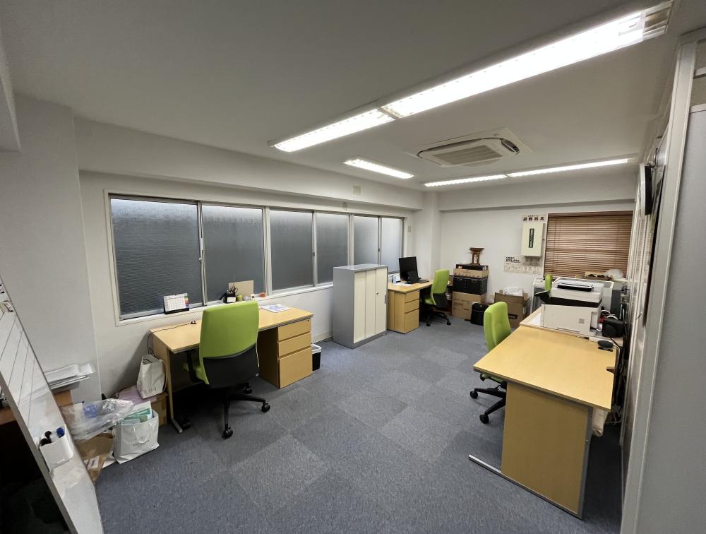 広めに使える少人数向けの新宿2丁目オフィス 東京都新宿区新宿 約20坪（約66㎡）