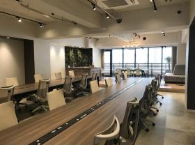 会議室1室 什器付きの居抜き賃貸オフィス物件(約50坪) ｜居抜きオフィス物件検索サイト【vivit-ビビット】（サムネイル3）