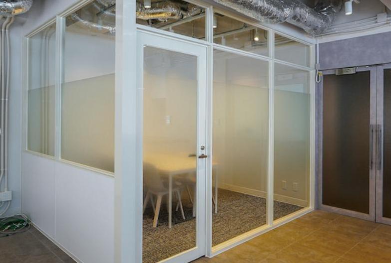 専用屋上テラス付き 什器付きの開放的な空間の居抜き賃貸オフィス物件(約35坪) ｜居抜きオフィス物件検索サイト【vivit-ビビット】（6）