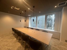 会議室付き 一部什器付きの居抜き賃貸オフィス物件(約110坪) ｜居抜きオフィス物件検索サイト【vivit-ビビット】（サムネイル6）