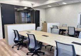 会議室１部屋つき すべての家具設置！の居抜き賃貸オフィス物件(約25坪) ｜居抜きオフィス物件検索サイト【vivit-ビビット】（サムネイル1）