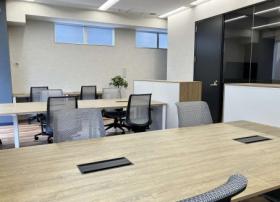 会議室１部屋つき すべての家具設置！の居抜き賃貸オフィス物件(約25坪) ｜居抜きオフィス物件検索サイト【vivit-ビビット】（サムネイル3）
