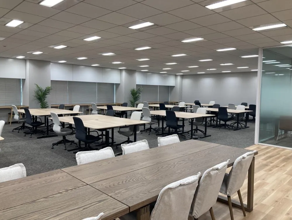 什器も全て付いてくる！ 共用ラウンジありの居抜き賃貸オフィス物件(約110坪) ｜居抜きオフィス物件検索サイト【vivit-ビビット】（4）