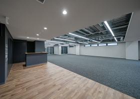 天井スケルトン 会議室2部屋設置の居抜き賃貸オフィス物件(約75坪) ｜居抜きオフィス物件検索サイト【vivit-ビビット】（サムネイル6）