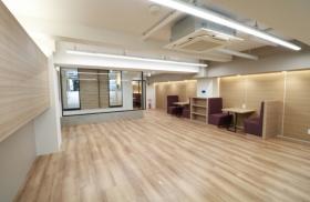 会議室付き！ 什器付き！の居抜き賃貸オフィス物件(約30坪) ｜居抜きオフィス物件検索サイト【vivit-ビビット】（サムネイル1）