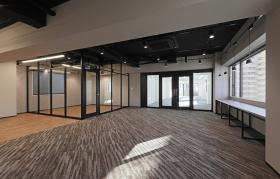 赤羽橋　徒歩1分！ 会議室付きセットアップオフィスの居抜き賃貸オフィス物件(約50坪) ｜居抜きオフィス物件検索サイト【vivit-ビビット】（サムネイル3）