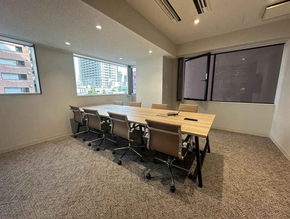 会議室2部屋 お洒落な内装の居抜き賃貸オフィス物件(約60坪) ｜居抜きオフィス物件検索サイト【vivit-ビビット】（6）