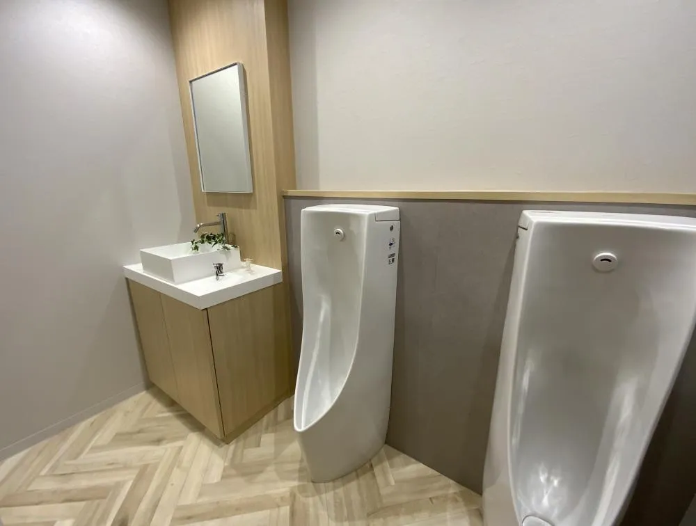 会議室二部屋あり！ オシャレなラウンジの居抜き賃貸オフィス物件(約65坪) ｜居抜きオフィス物件検索サイト【vivit-ビビット】（9）