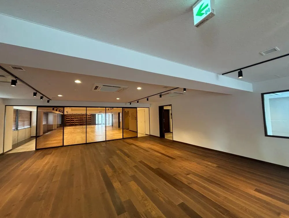共有部含めフルリニューアルの居抜き賃貸オフィス物件(約105坪) ｜居抜きオフィス物件検索サイト【vivit-ビビット】（4）