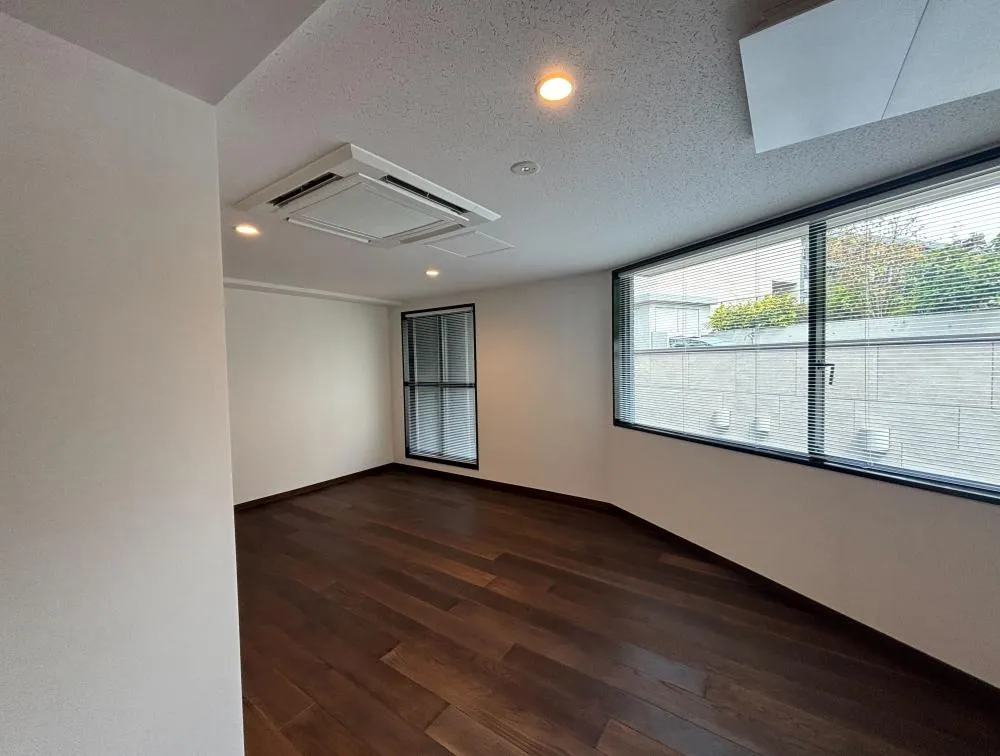 共有部含めフルリニューアルの居抜き賃貸オフィス物件(約105坪) ｜居抜きオフィス物件検索サイト【vivit-ビビット】（8）