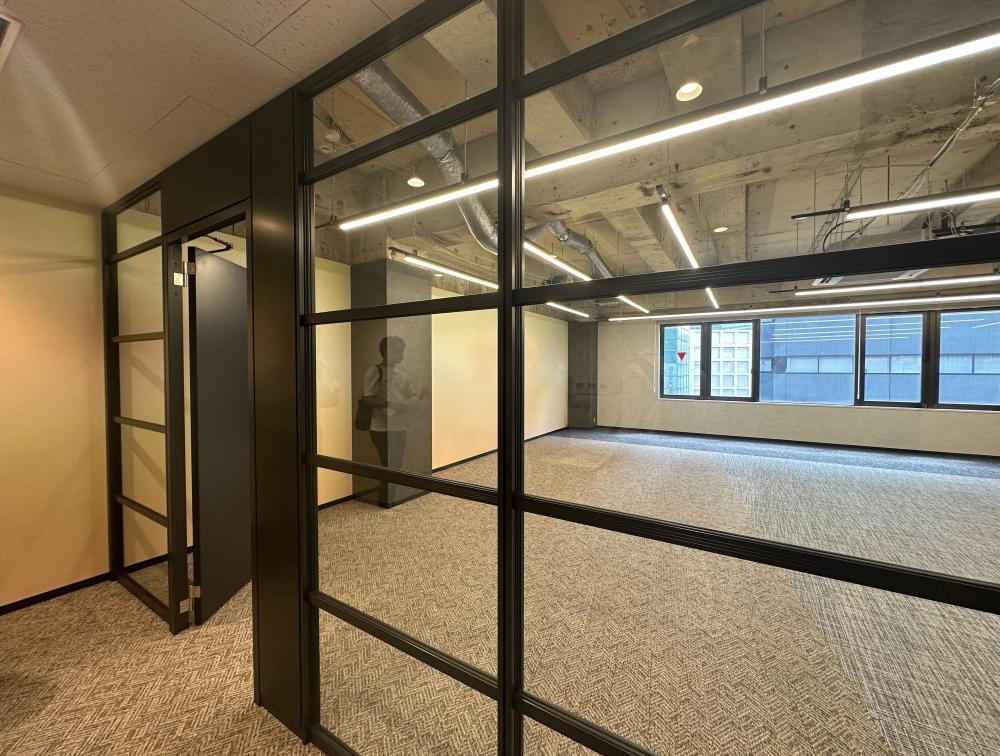 6名用会議室付き！ 新宿三丁目駅直結！の居抜き賃貸オフィス物件(約35坪) ｜居抜きオフィス物件検索サイト【vivit-ビビット】（7）