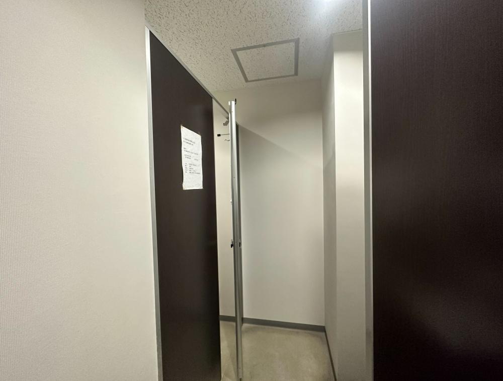 6名用会議室付き！ 新宿三丁目駅直結！の居抜き賃貸オフィス物件(約35坪) ｜居抜きオフィス物件検索サイト【vivit-ビビット】（8）