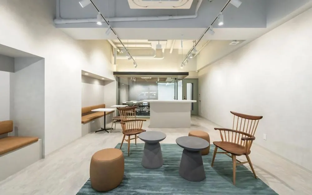 新宿エリア　40坪 会議室付きセットアップオフィスの居抜き賃貸オフィス物件(約40坪) ｜居抜きオフィス物件検索サイト【vivit-ビビット】（3）