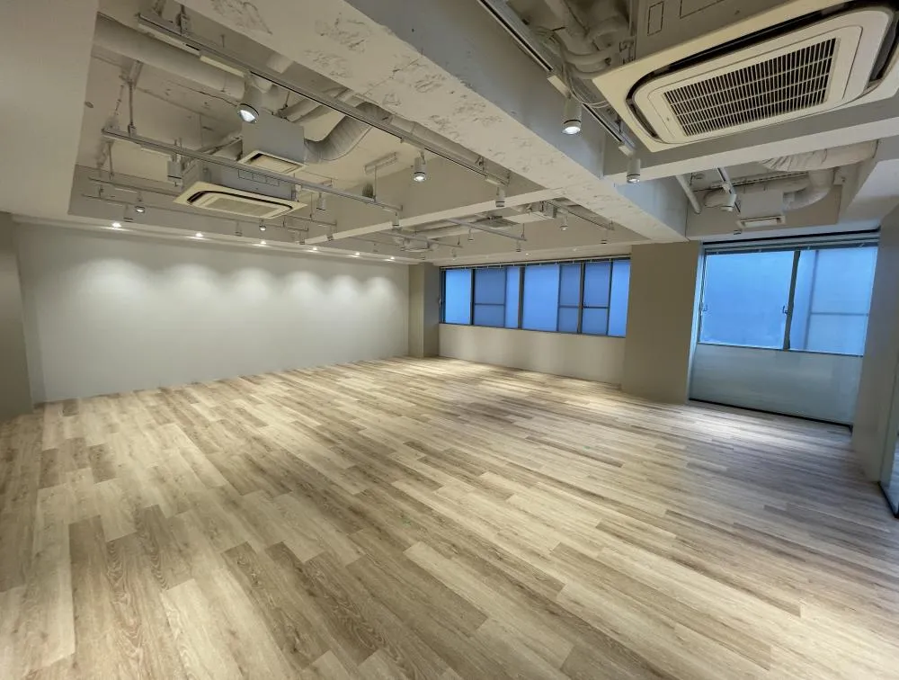 内装付きオフィス！ オープンバルコニー付きの居抜き賃貸オフィス物件(約30坪) ｜居抜きオフィス物件検索サイト【vivit-ビビット】（4）