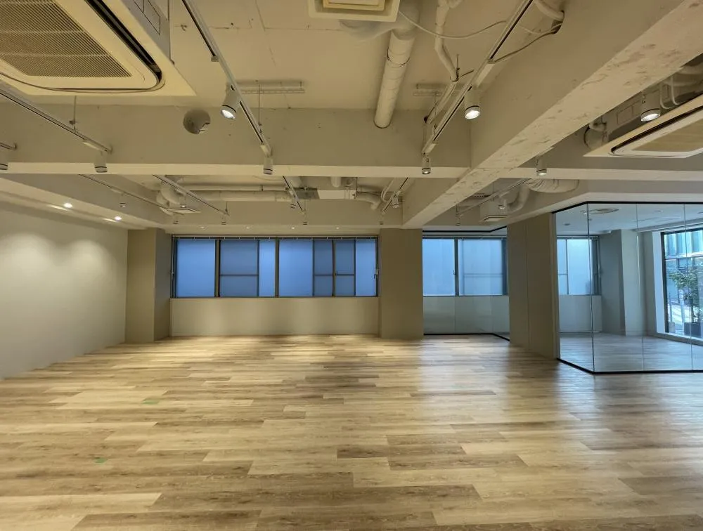内装付きオフィス！ オープンバルコニー付きの居抜き賃貸オフィス物件(約30坪) ｜居抜きオフィス物件検索サイト【vivit-ビビット】（5）