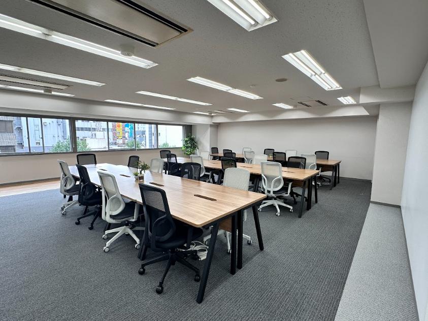 什器付き！ 会議室付き！の居抜き賃貸オフィス物件(約40坪) ｜居抜きオフィス物件検索サイト【vivit-ビビット】（3）