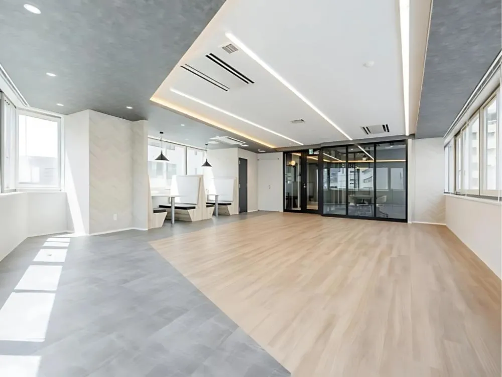 6名用会議室造作済み 駅近のセットアップ物件の居抜き賃貸オフィス物件(約40坪) ｜居抜きオフィス物件検索サイト【vivit-ビビット】（3）