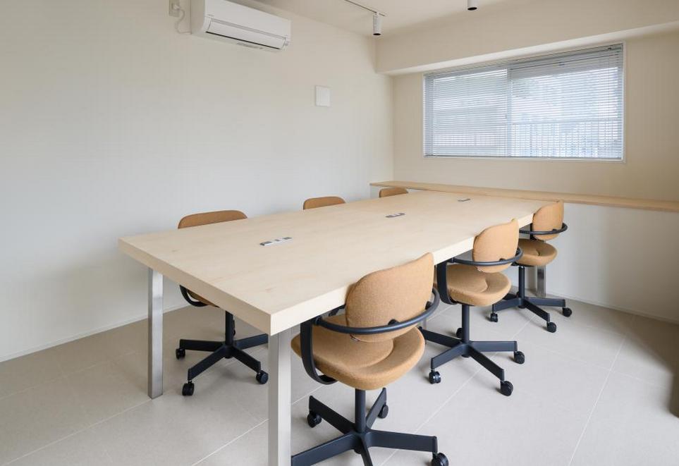会議室1部屋 テレブース付きの居抜き賃貸オフィス物件(約25坪) ｜居抜きオフィス物件検索サイト【vivit-ビビット】（4）