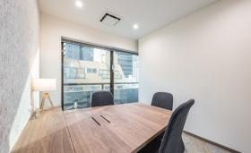 会議室、WEBブース2部屋！の居抜き賃貸オフィス物件(約30坪) ｜居抜きオフィス物件検索サイト【vivit-ビビット】（サムネイル3）