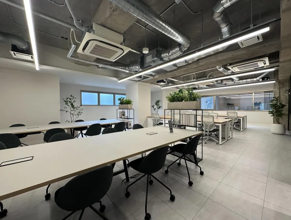 会議室・フォンブース2つ付きの居抜き賃貸オフィス物件(約70坪) ｜居抜きオフィス物件検索サイト【vivit-ビビット】（4）
