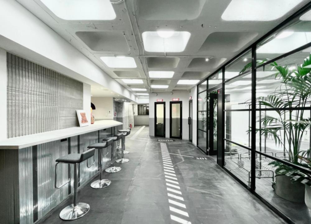 共用ラウンジ付き！ 会議室2室セットアップ物件！の居抜き賃貸オフィス物件(約40坪) ｜居抜きオフィス物件検索サイト【vivit-ビビット】（4）